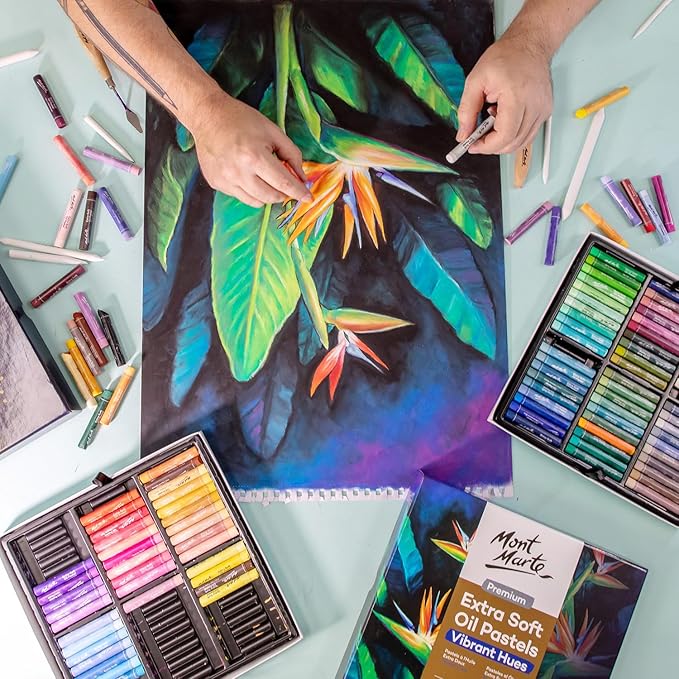 Mont Marte Extra Soft Oil Pastels Vibrant Hues Premium 120pc, Assorted Bright Colors, Vibrant, Buttery, Versatile Art Pastels for Blending, Layering & Shading, Art, Craft, Coloring and Sketching